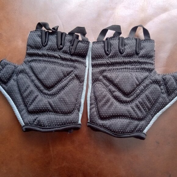 GoodLife FITNESS workout Gloves - Picture 7 of 7